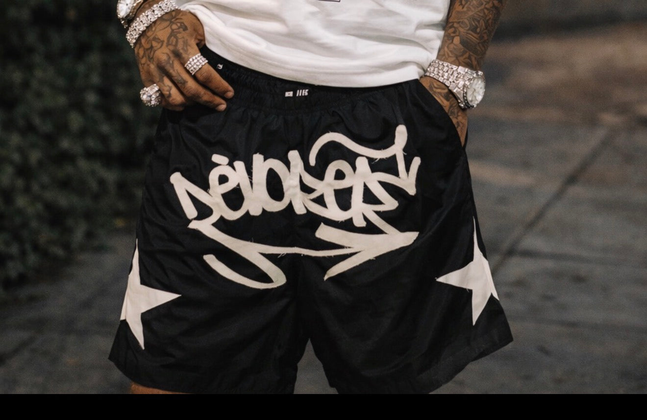 DÈVORER shorts
